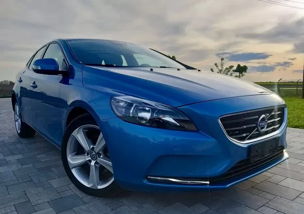 świętokrzyskie Volvo V40 cena 38900 przebieg: 171000, rok produkcji 2015 z Strzelce Opolskie